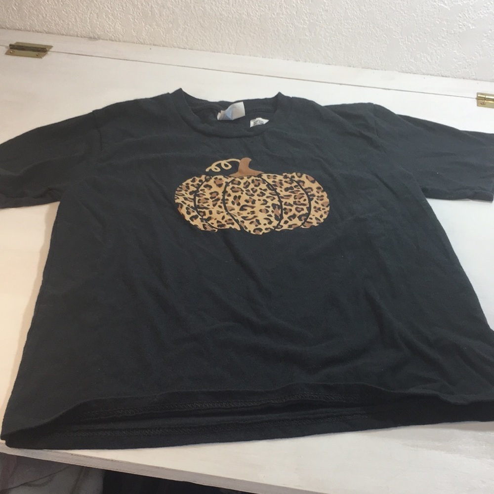 Port Company Girls T-Shirt With Animal Print Pumpkin on Black Size S